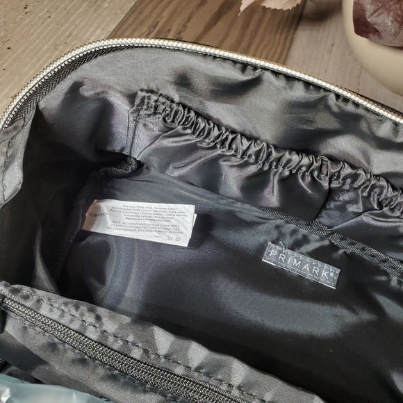NWT Primark Black Cosmetic Bag with Quilted Texture and Gold Hardware Letter "L" - Picture 11 of 16